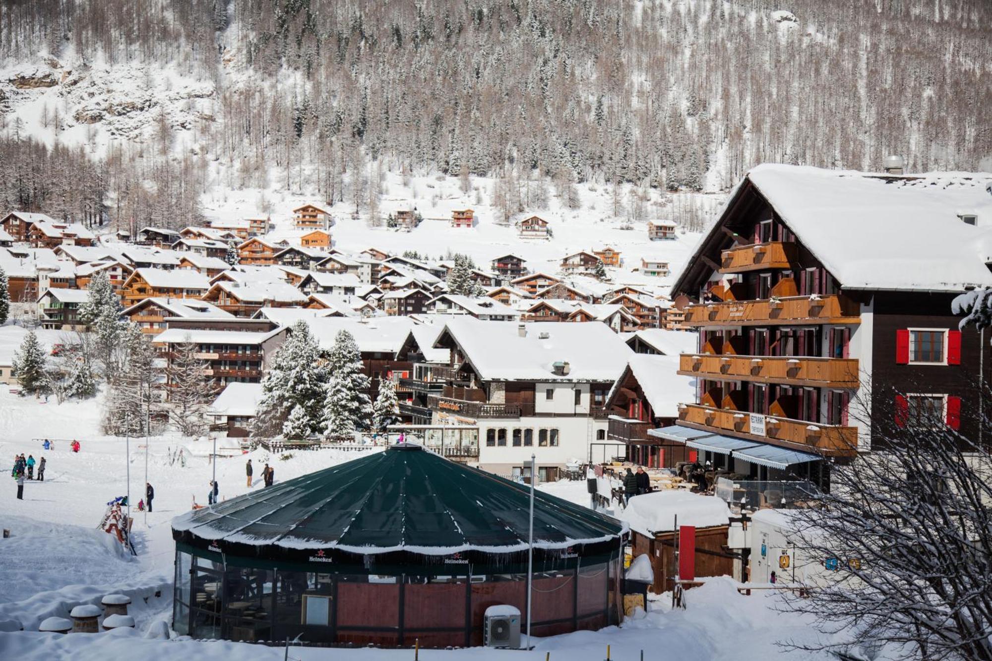 Hotel The Larix Ski-In Ski-Out Saas-Fee Esterno foto