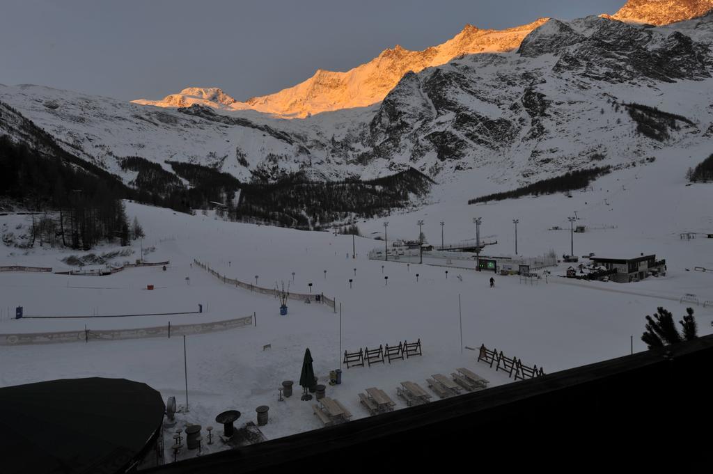 Hotel The Larix Ski-In Ski-Out Saas-Fee Esterno foto