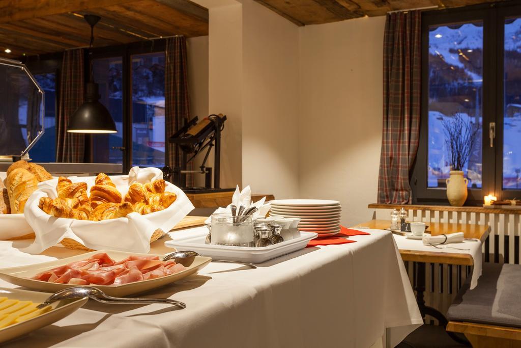 Hotel The Larix Ski-In Ski-Out Saas-Fee Esterno foto